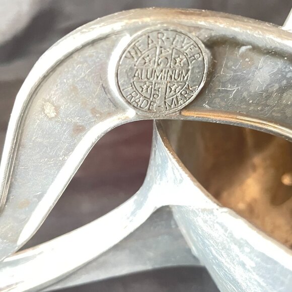 Vintage WEAR-EVER 1936 Aluminum Citrus Juicer Press Squeezer Kitchen Tool USA - Picture 9 of 9